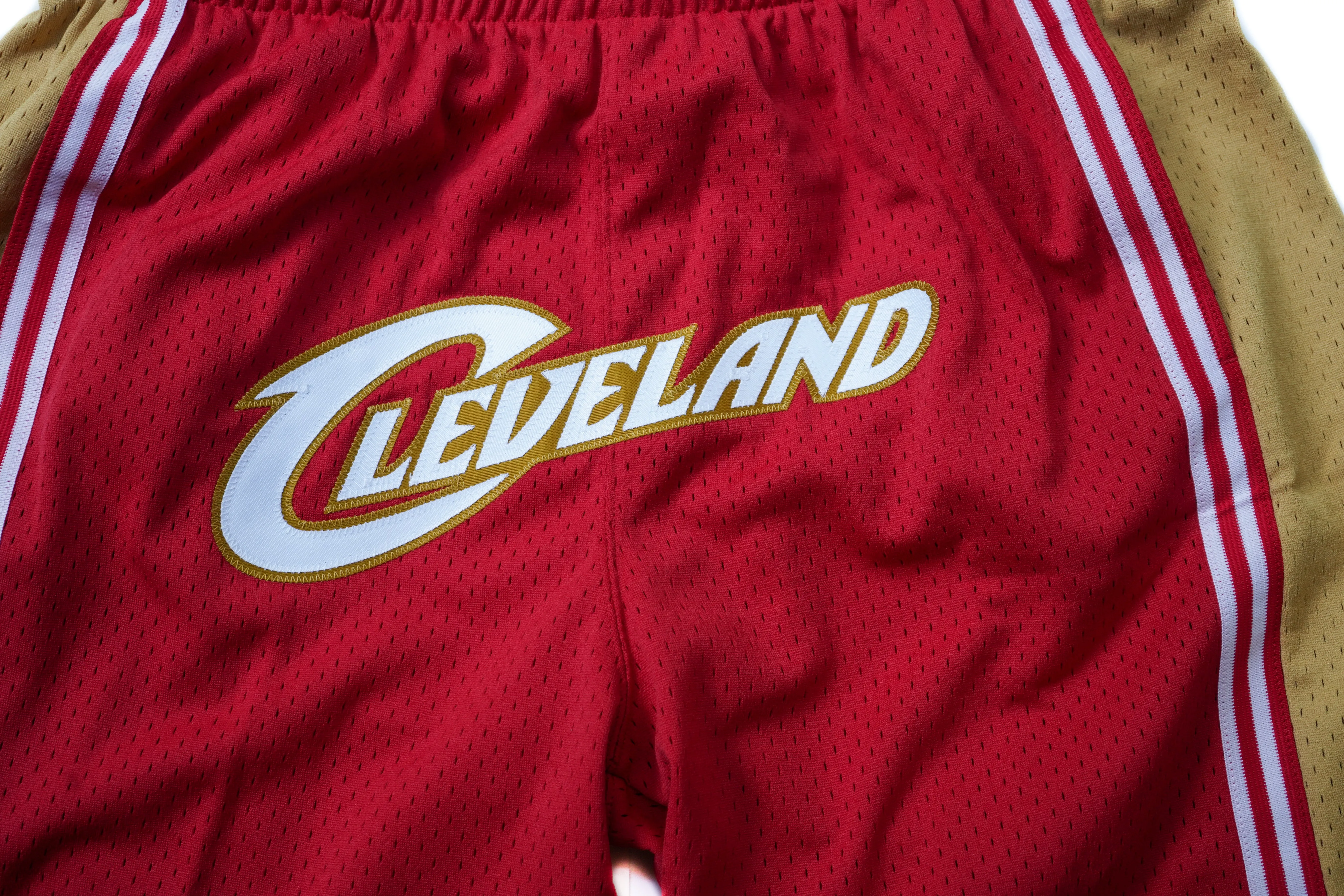 Mitchell & Ness Cleveland Cavaliers 2003-2004 Swingman Shorts
